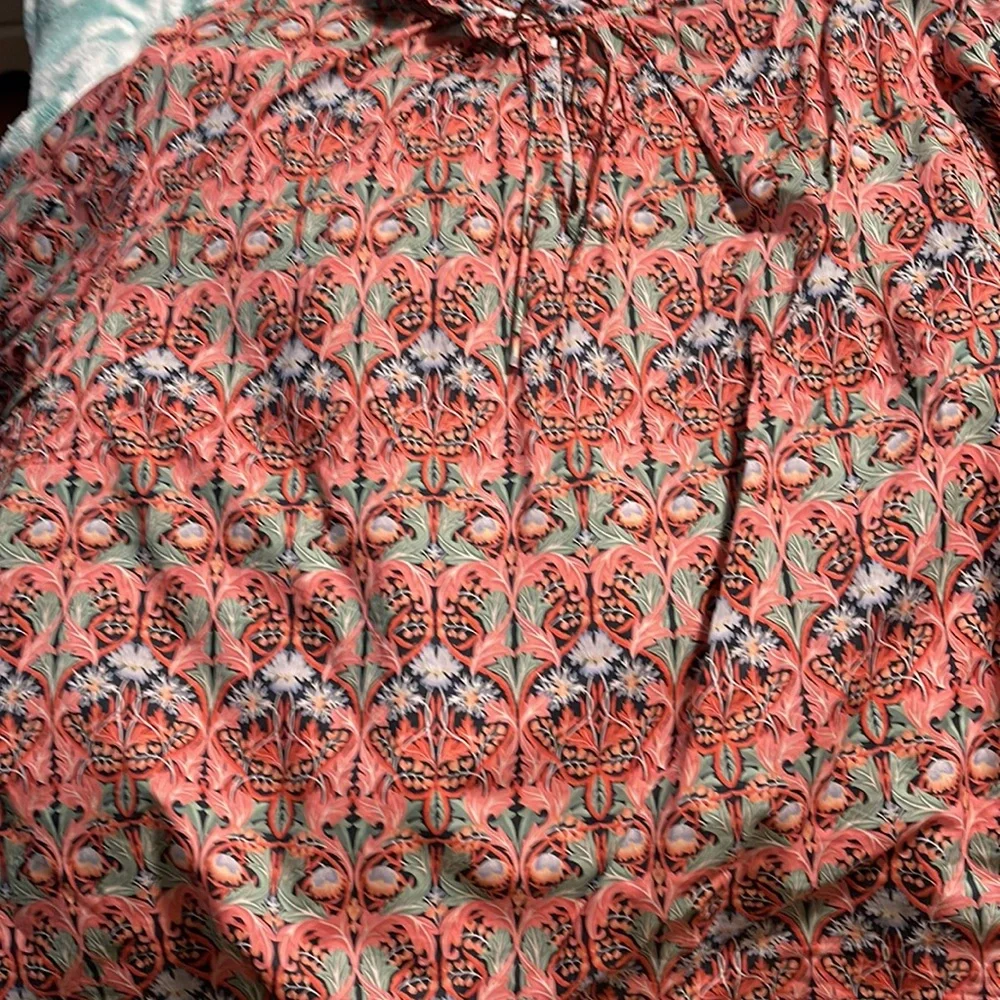 Plus size top - Picture 4 of 4